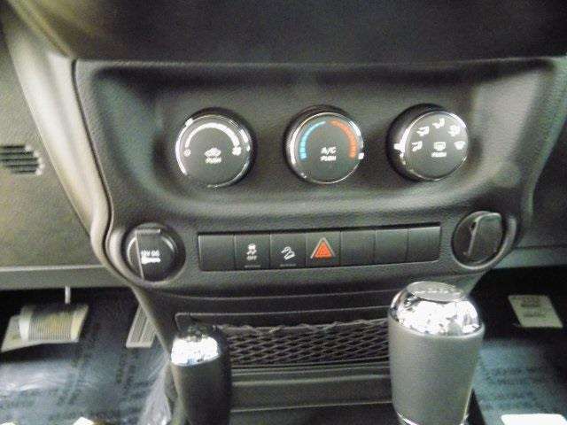 Jeep Wrangler Unlimited 2017 photo 26